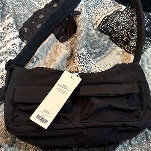 BAGGU Black Shoulder Bag with Pockets